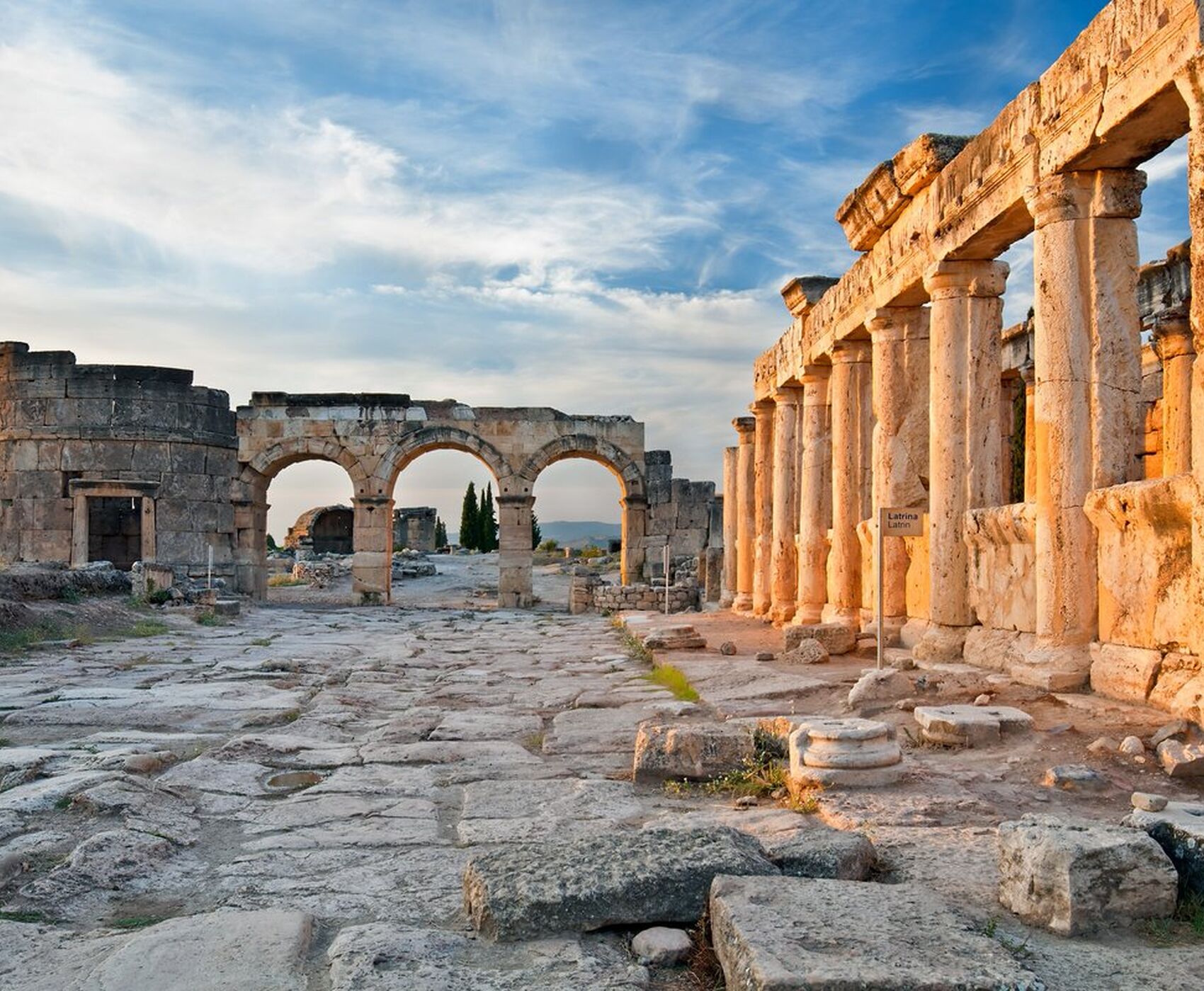 KAKLIK MAĞARASI - PAMUKKALE - LAODİKEİA TURU